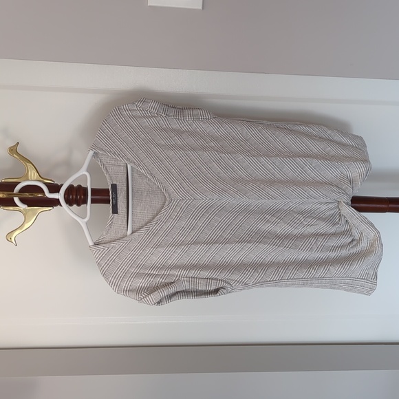 COIN 1804 Short sleeve, loose fitting top. - Picture 1 of 3